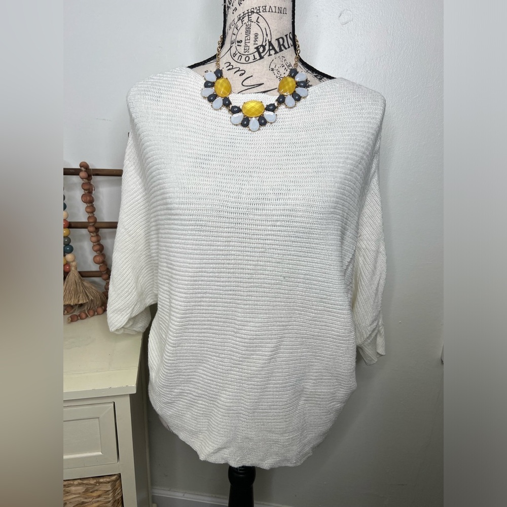 The Limited Off-White 3/4 Sleeve Sweater